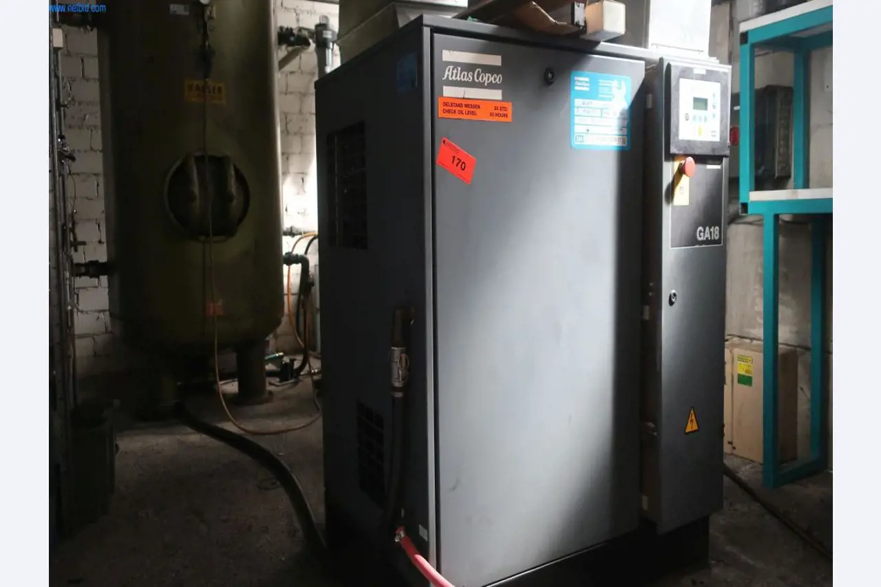 Máquinas y equipos técnicos en el ámbito del moldeo por inyección de plásticos (1600 - 23000 kN)-1