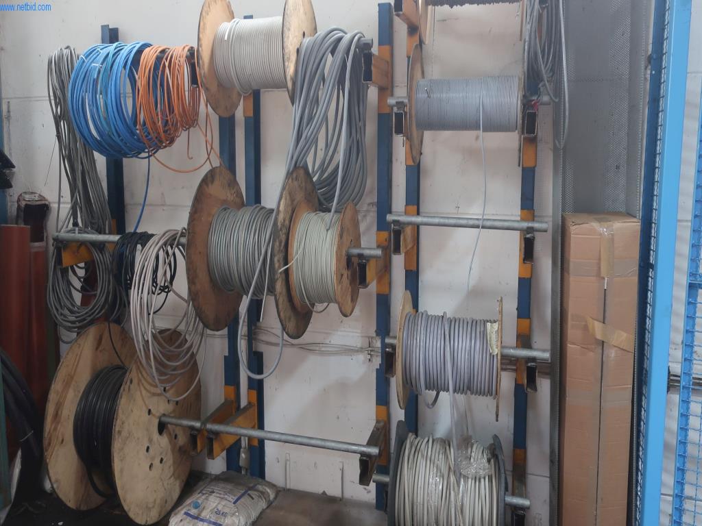 Stroji in tehnična oprema na področju brizganja plastike (1600 - 23000 kN)-1