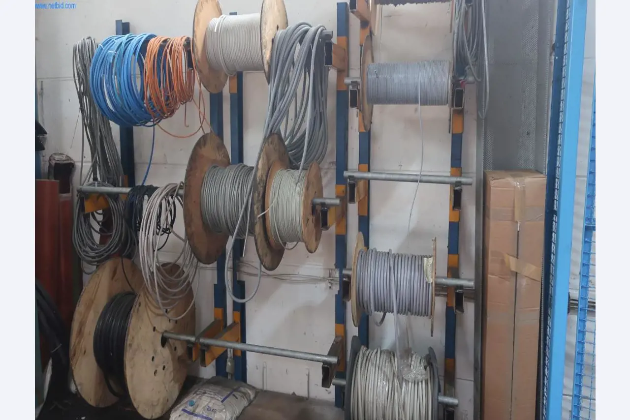 Stroji in tehnična oprema na področju brizganja plastike (1600 - 23000 kN)-1