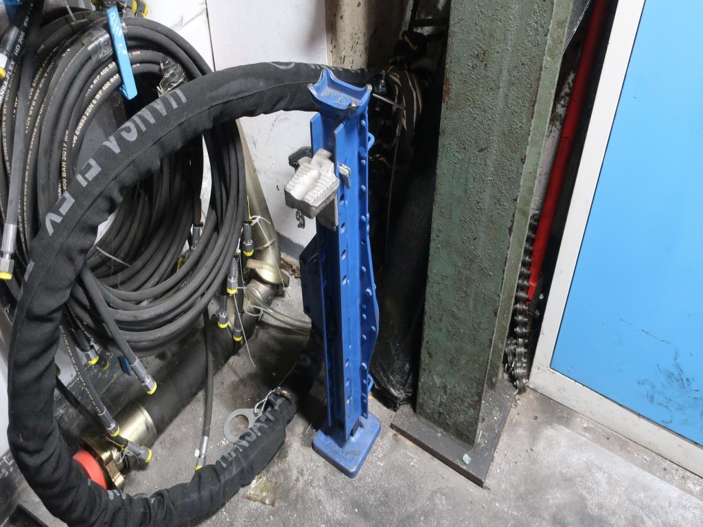 Máquinas y equipos técnicos en el ámbito del moldeo por inyección de plásticos (1600 - 23000 kN)-1