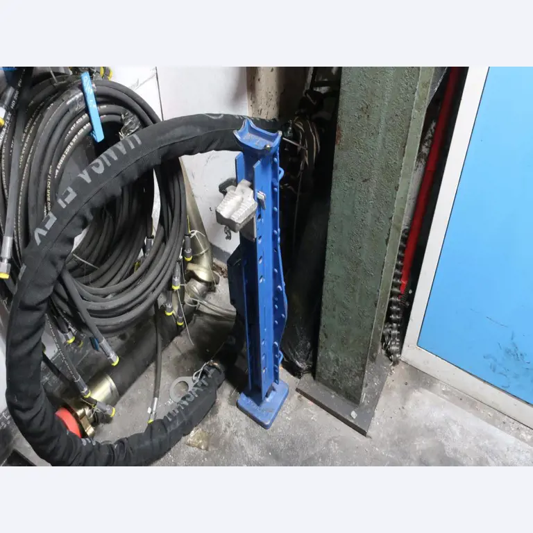 Máquinas y equipos técnicos en el ámbito del moldeo por inyección de plásticos (1600 - 23000 kN)-1