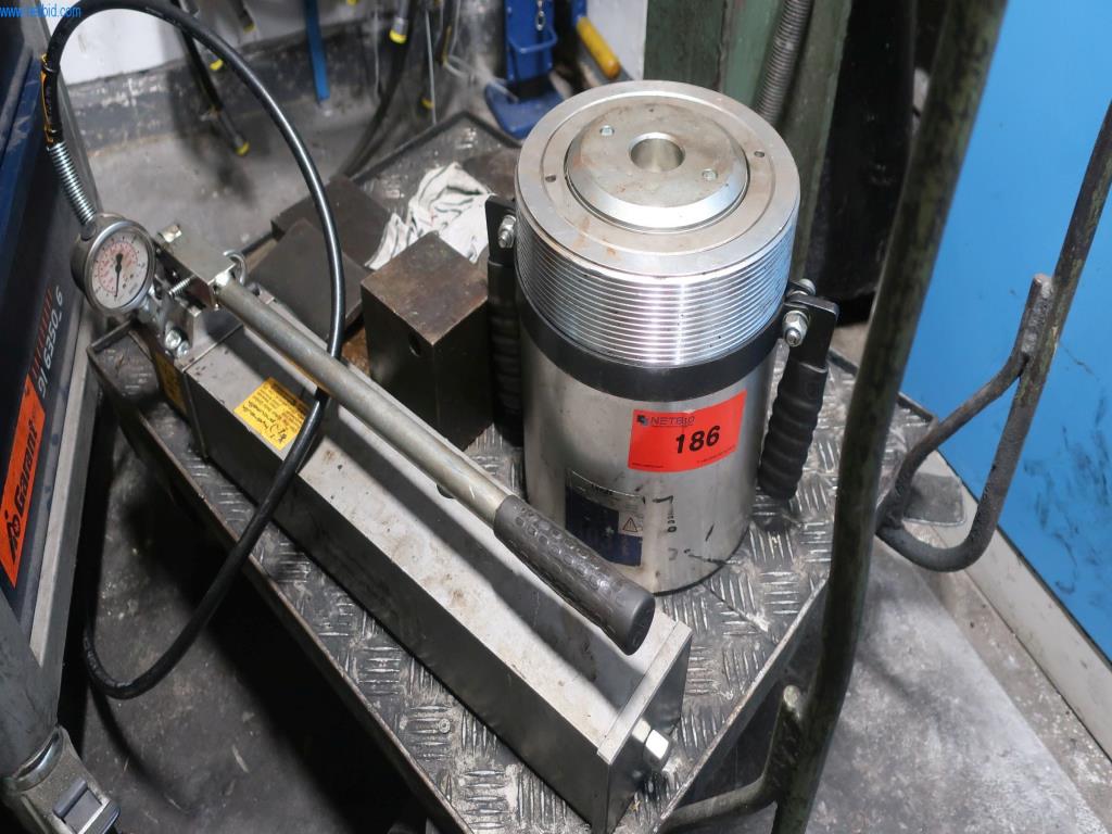 Máquinas y equipos técnicos en el ámbito del moldeo por inyección de plásticos (1600 - 23000 kN)-1