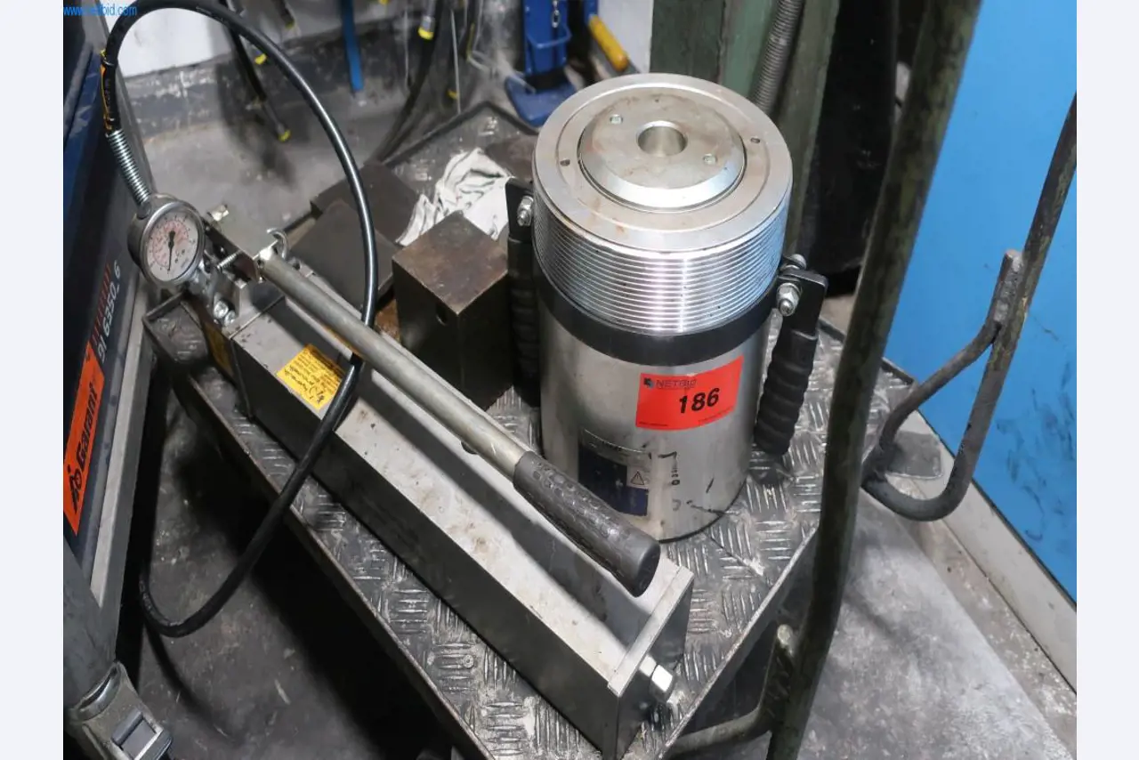 Máquinas y equipos técnicos en el ámbito del moldeo por inyección de plásticos (1600 - 23000 kN)-1