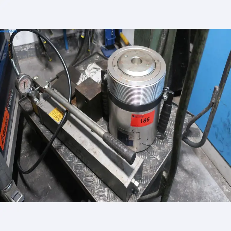 Máquinas y equipos técnicos en el ámbito del moldeo por inyección de plásticos (1600 - 23000 kN)-1