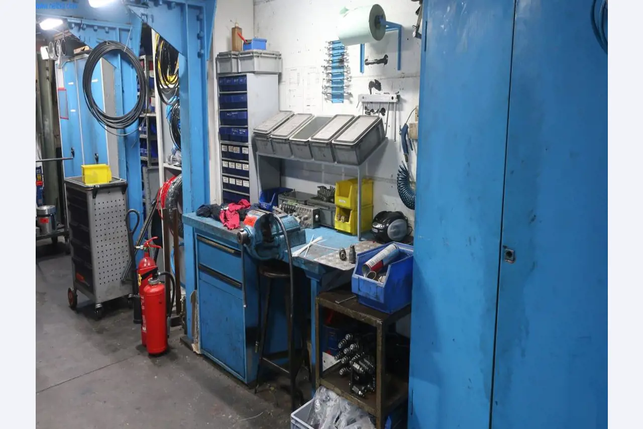 Máquinas y equipos técnicos en el ámbito del moldeo por inyección de plásticos (1600 - 23000 kN)-1