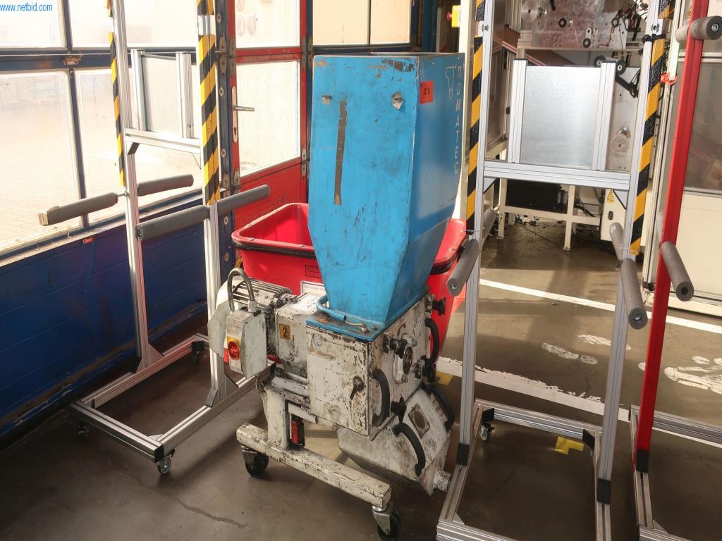 Máquinas y equipos técnicos en el ámbito del moldeo por inyección de plásticos (1600 - 23000 kN)-1