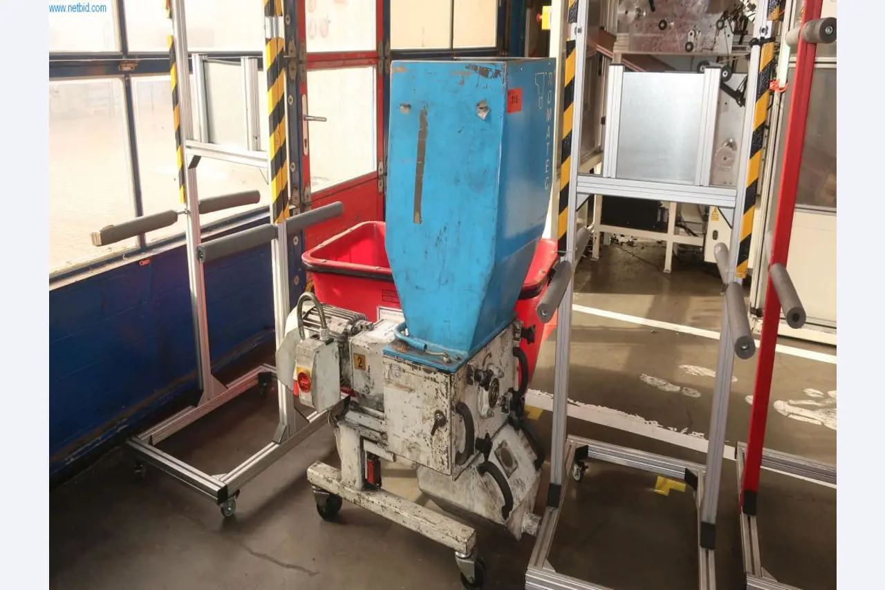 Máquinas y equipos técnicos en el ámbito del moldeo por inyección de plásticos (1600 - 23000 kN)-1