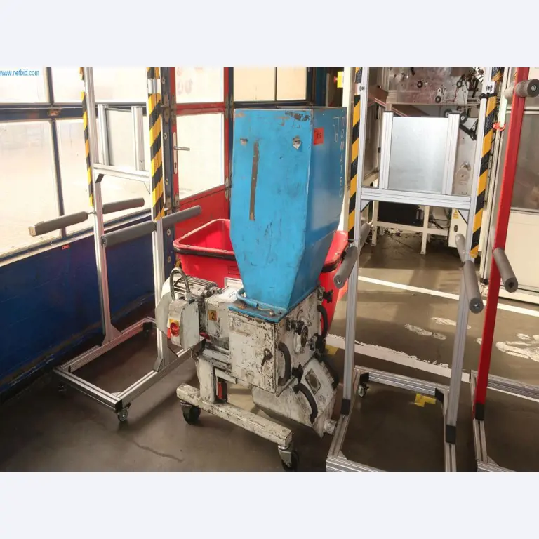 Máquinas y equipos técnicos en el ámbito del moldeo por inyección de plásticos (1600 - 23000 kN)-1