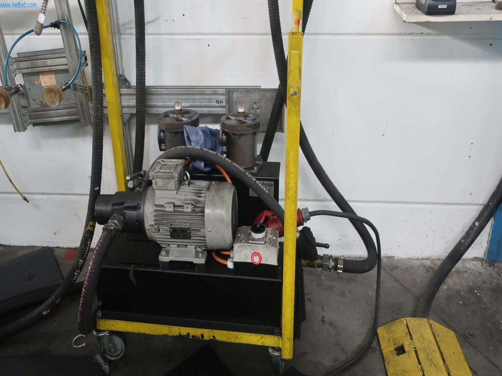 Máquinas y equipos técnicos en el ámbito del moldeo por inyección de plásticos (1600 - 23000 kN)-1