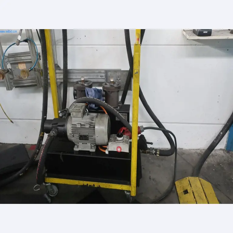 Máquinas y equipos técnicos en el ámbito del moldeo por inyección de plásticos (1600 - 23000 kN)-1