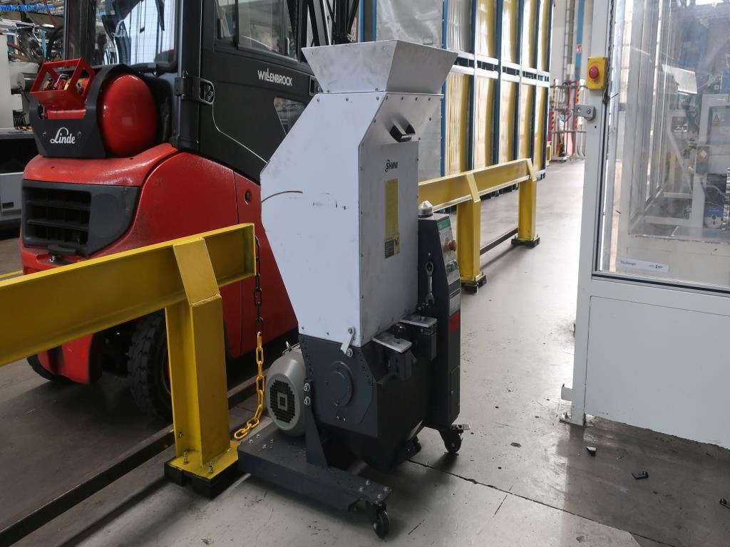 Máquinas y equipos técnicos en el ámbito del moldeo por inyección de plásticos (1600 - 23000 kN)-1