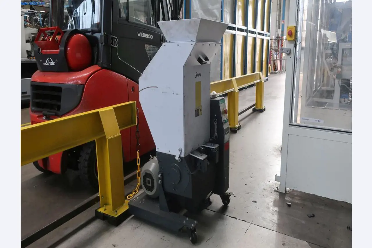 Máquinas y equipos técnicos en el ámbito del moldeo por inyección de plásticos (1600 - 23000 kN)-1