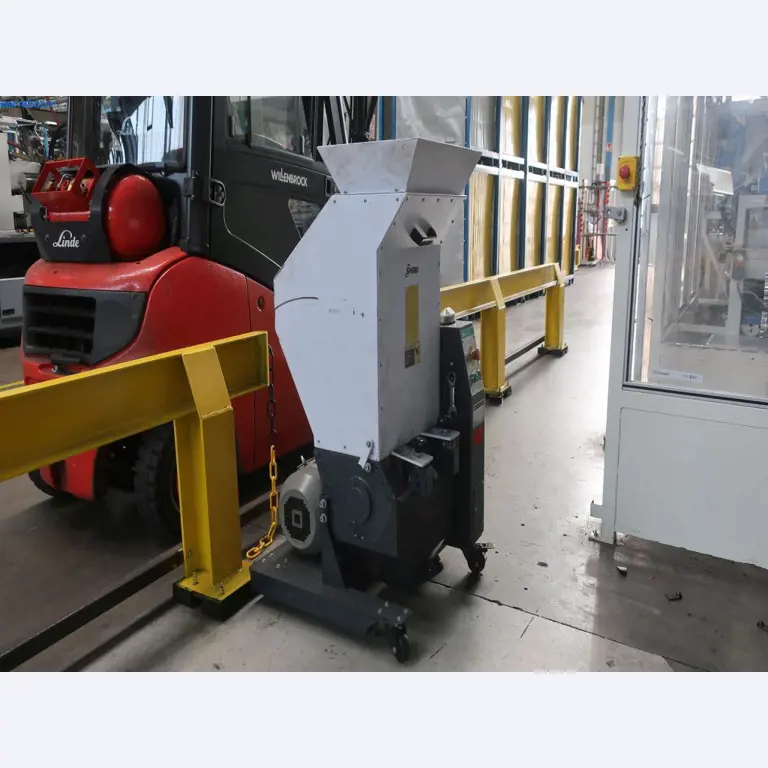 Máquinas y equipos técnicos en el ámbito del moldeo por inyección de plásticos (1600 - 23000 kN)-1