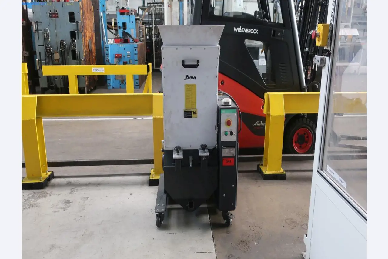 Máquinas y equipos técnicos en el ámbito del moldeo por inyección de plásticos (1600 - 23000 kN)-2