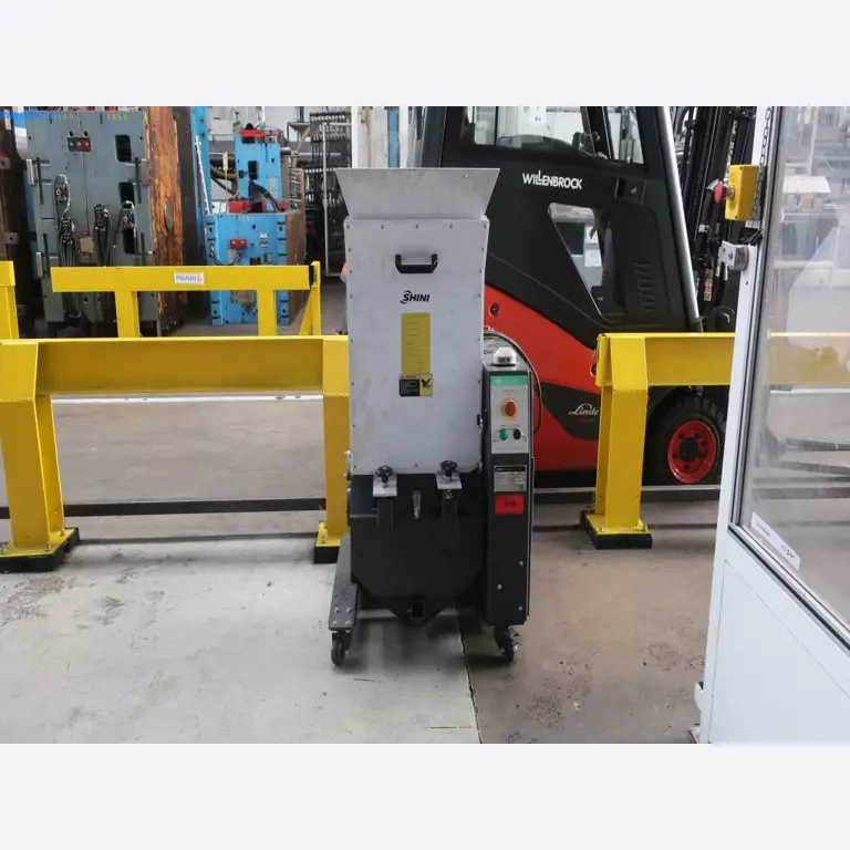 Máquinas y equipos técnicos en el ámbito del moldeo por inyección de plásticos (1600 - 23000 kN)-2