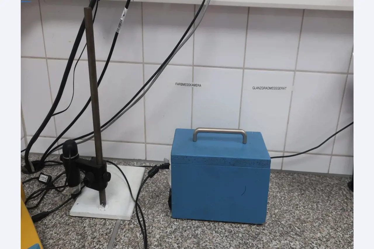 Máquinas y equipos técnicos en el ámbito del moldeo por inyección de plásticos (1600 - 23000 kN)-2