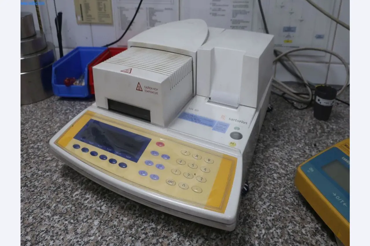 Máquinas y equipos técnicos en el ámbito del moldeo por inyección de plásticos (1600 - 23000 kN)-1