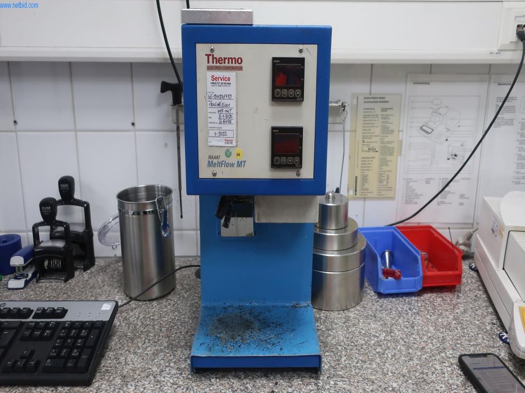 Máquinas y equipos técnicos en el ámbito del moldeo por inyección de plásticos (1600 - 23000 kN)-1