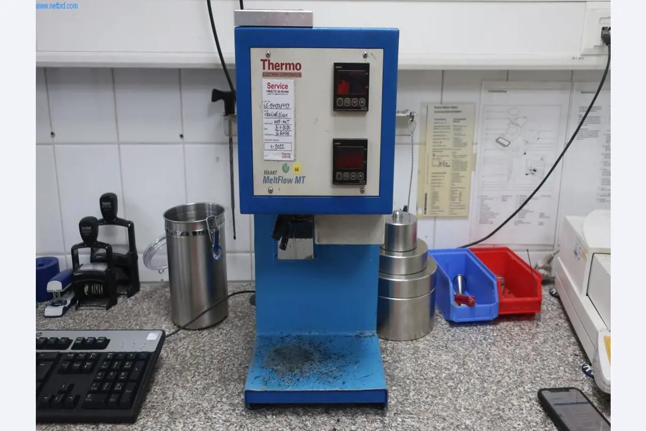 Stroje a technická zařízení v oblasti vstřikování plastů (1600 - 23000 kN)-1