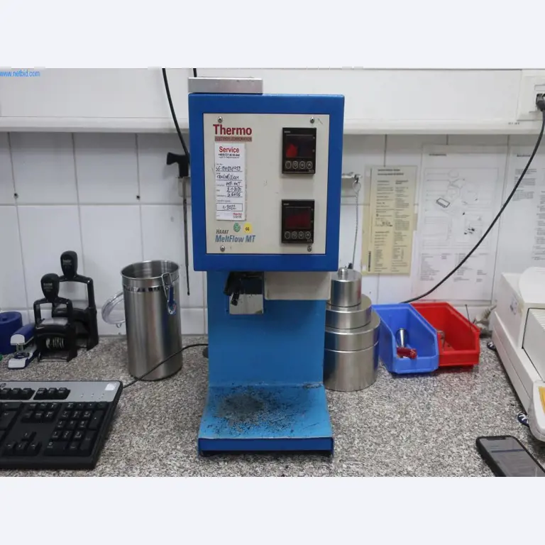 Stroje a technická zařízení v oblasti vstřikování plastů (1600 - 23000 kN)-1