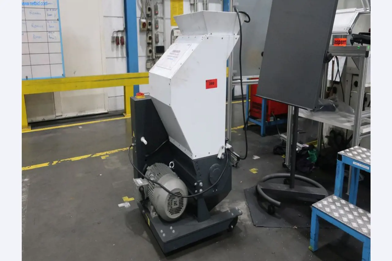 Maszyny i urządzenia techniczne w dziedzinie formowania wtryskowego tworzyw sztucznych (1600 - 23000 kN)-1