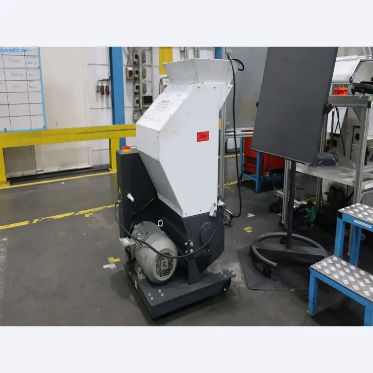 Maszyny i urządzenia techniczne w dziedzinie formowania wtryskowego tworzyw sztucznych (1600 - 23000 kN)-1