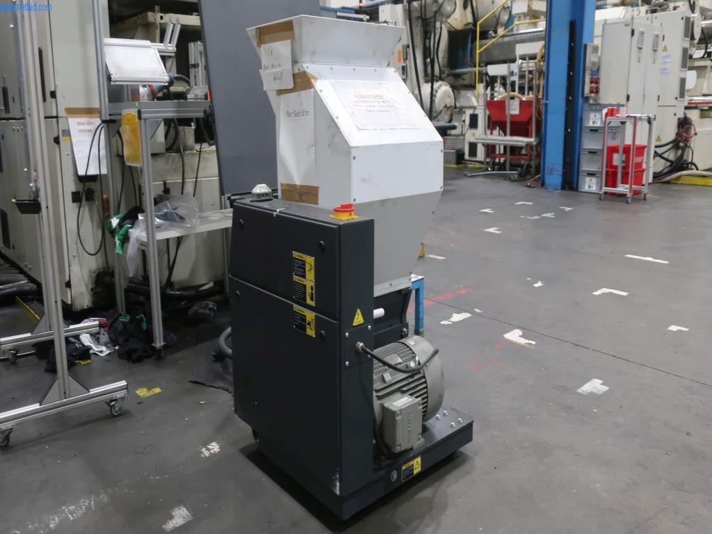 Stroji in tehnična oprema na področju brizganja plastike (1600 - 23000 kN)-2