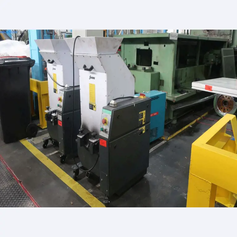 Stroji in tehnična oprema na področju brizganja plastike (1600 - 23000 kN)-1