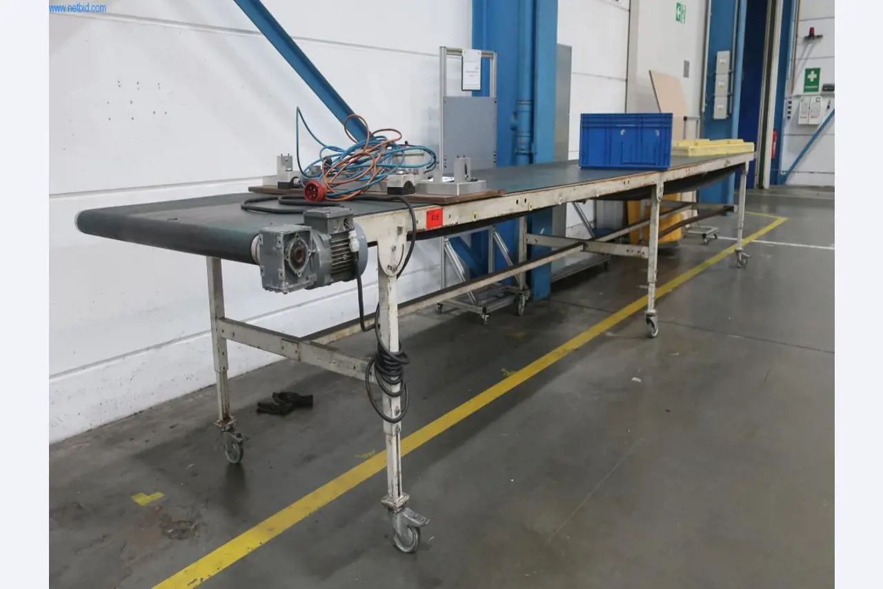 Máquinas y equipos técnicos en el ámbito del moldeo por inyección de plásticos (1600 - 23000 kN)-1