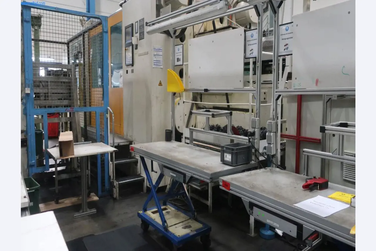 Maschinen und technische Anlagen aus dem Bereich Kunststoffspritzguss (1600 - 23000 kN)-1