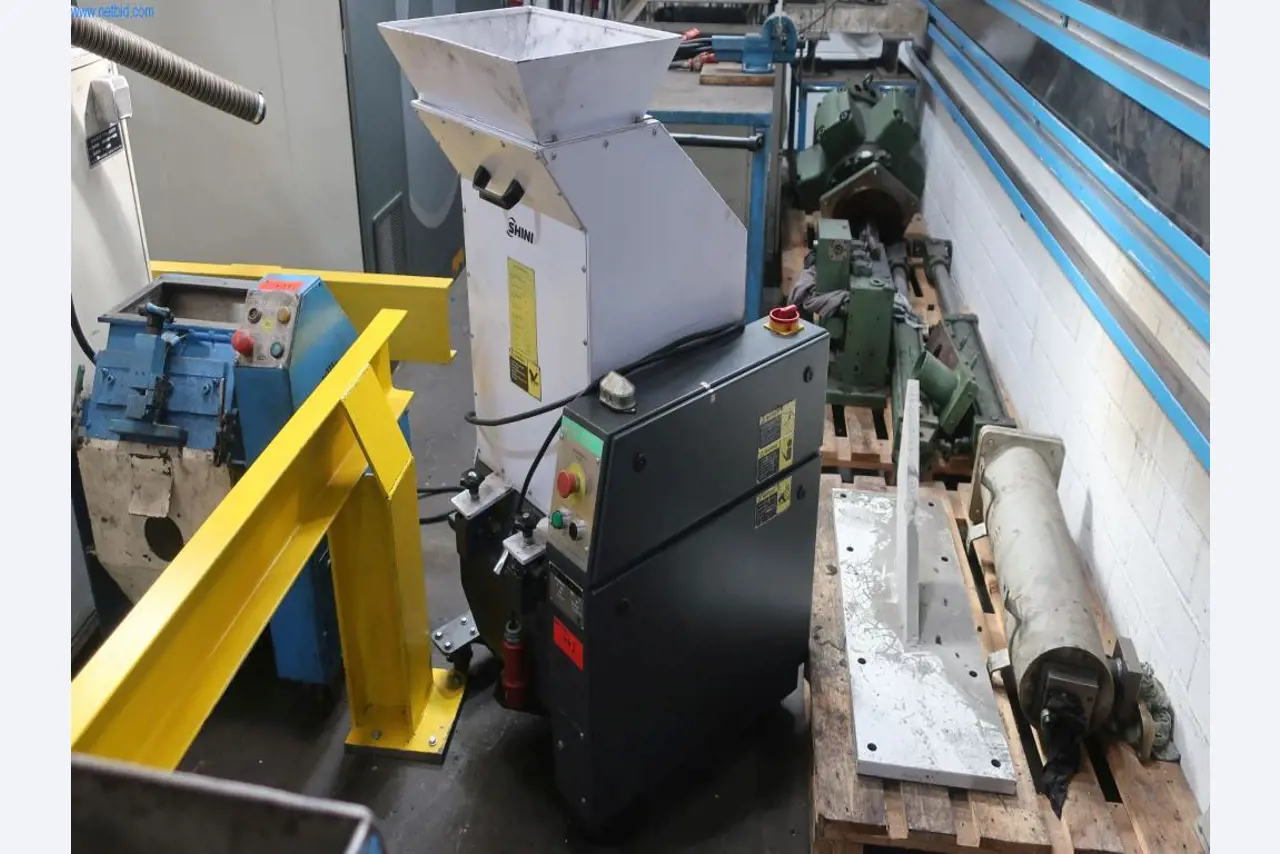 Máquinas y equipos técnicos en el ámbito del moldeo por inyección de plásticos (1600 - 23000 kN)-1