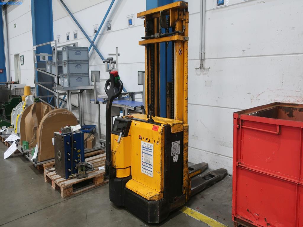 Máquinas y equipos técnicos en el ámbito del moldeo por inyección de plásticos (1600 - 23000 kN)-1