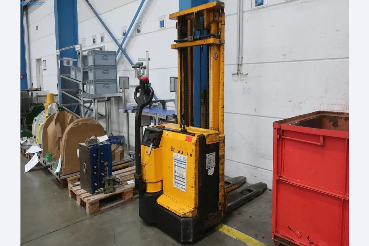 Máquinas y equipos técnicos en el ámbito del moldeo por inyección de plásticos (1600 - 23000 kN)-1