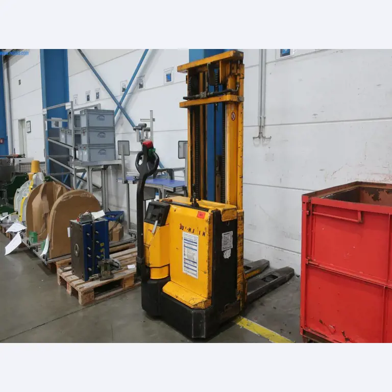 Máquinas y equipos técnicos en el ámbito del moldeo por inyección de plásticos (1600 - 23000 kN)-1