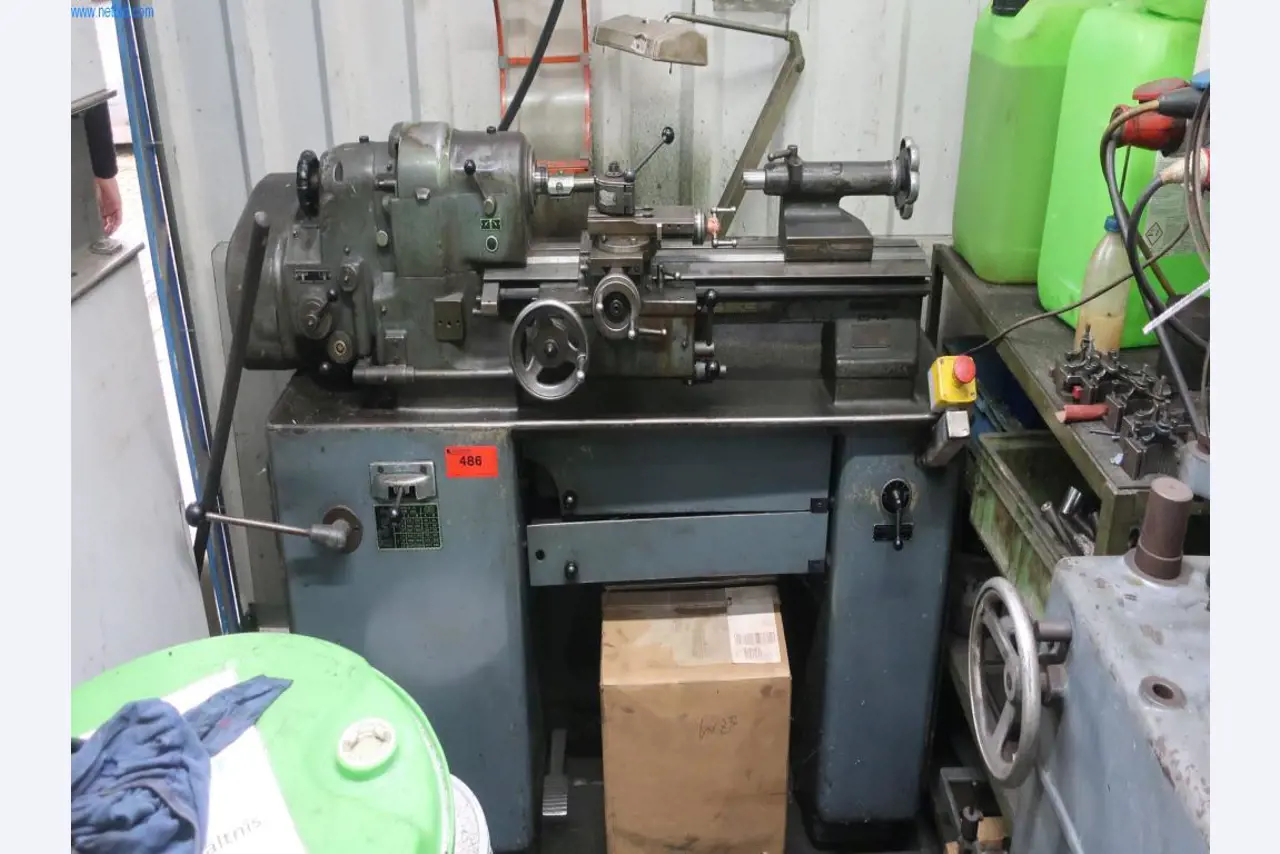 Máquinas y equipos técnicos en el ámbito del moldeo por inyección de plásticos (1600 - 23000 kN)-1