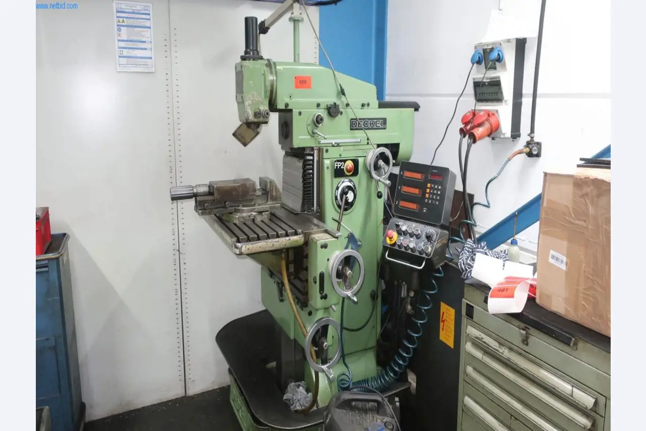 Máquinas y equipos técnicos en el ámbito del moldeo por inyección de plásticos (1600 - 23000 kN)-1