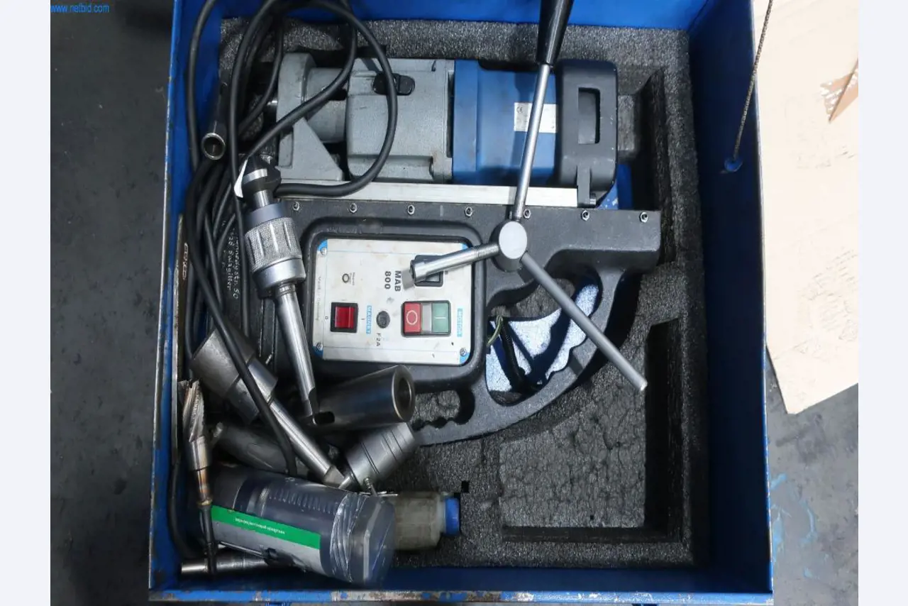 Stroje a technická zařízení v oblasti vstřikování plastů (1600 - 23000 kN)-1