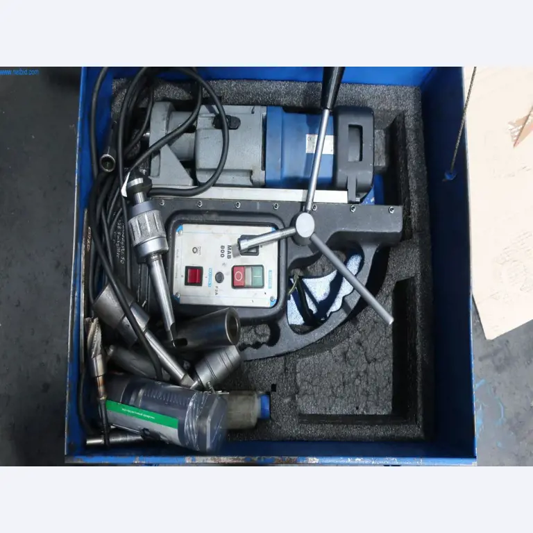 Stroje a technická zařízení v oblasti vstřikování plastů (1600 - 23000 kN)-1