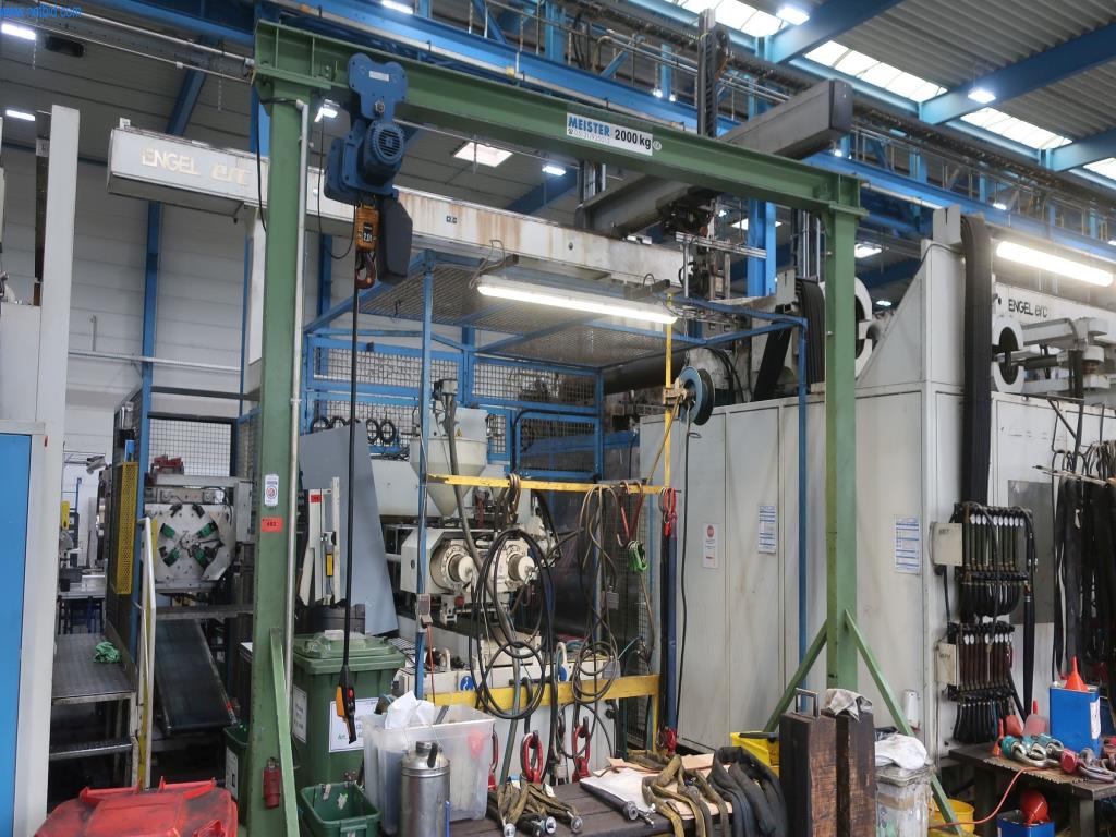 Stroje a technická zařízení v oblasti vstřikování plastů (1600 - 23000 kN)-1