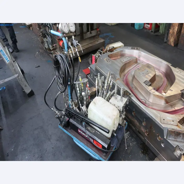 Máquinas y equipos técnicos en el ámbito del moldeo por inyección de plásticos (1600 - 23000 kN)-1