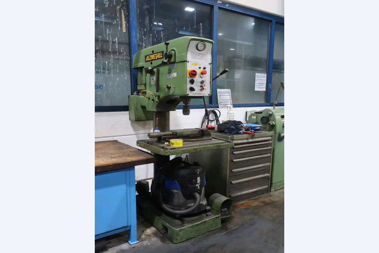 Máquinas y equipos técnicos en el ámbito del moldeo por inyección de plásticos (1600 - 23000 kN)-1