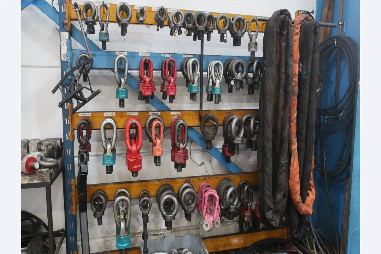 Máquinas y equipos técnicos en el ámbito del moldeo por inyección de plásticos (1600 - 23000 kN)-1