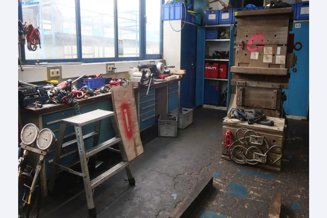 Máquinas y equipos técnicos en el ámbito del moldeo por inyección de plásticos (1600 - 23000 kN)-2