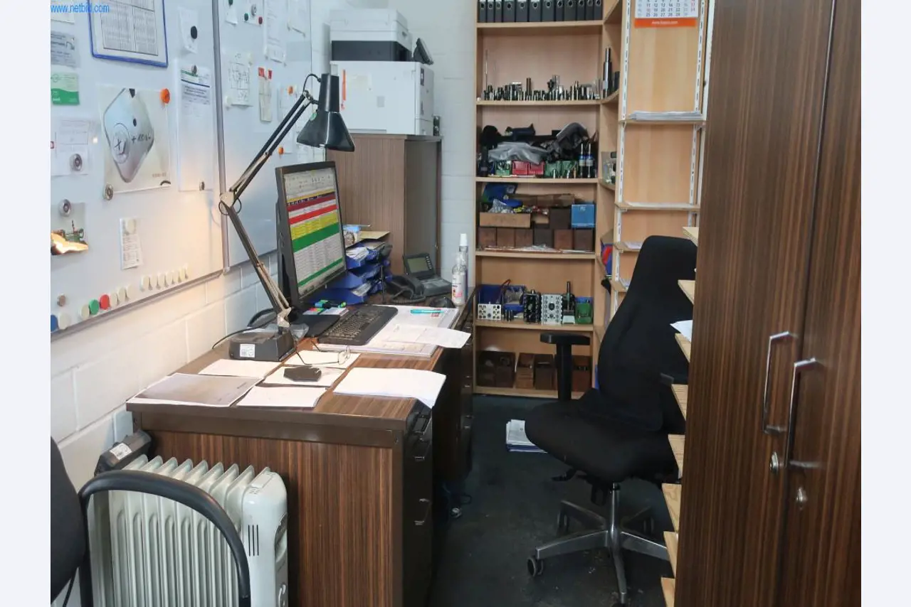 Máquinas y equipos técnicos en el ámbito del moldeo por inyección de plásticos (1600 - 23000 kN)-1