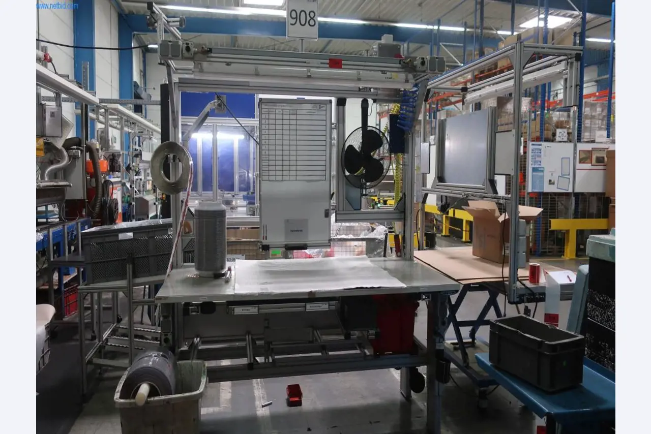 Stroje a technická zařízení v oblasti vstřikování plastů (1600 - 23000 kN)-1