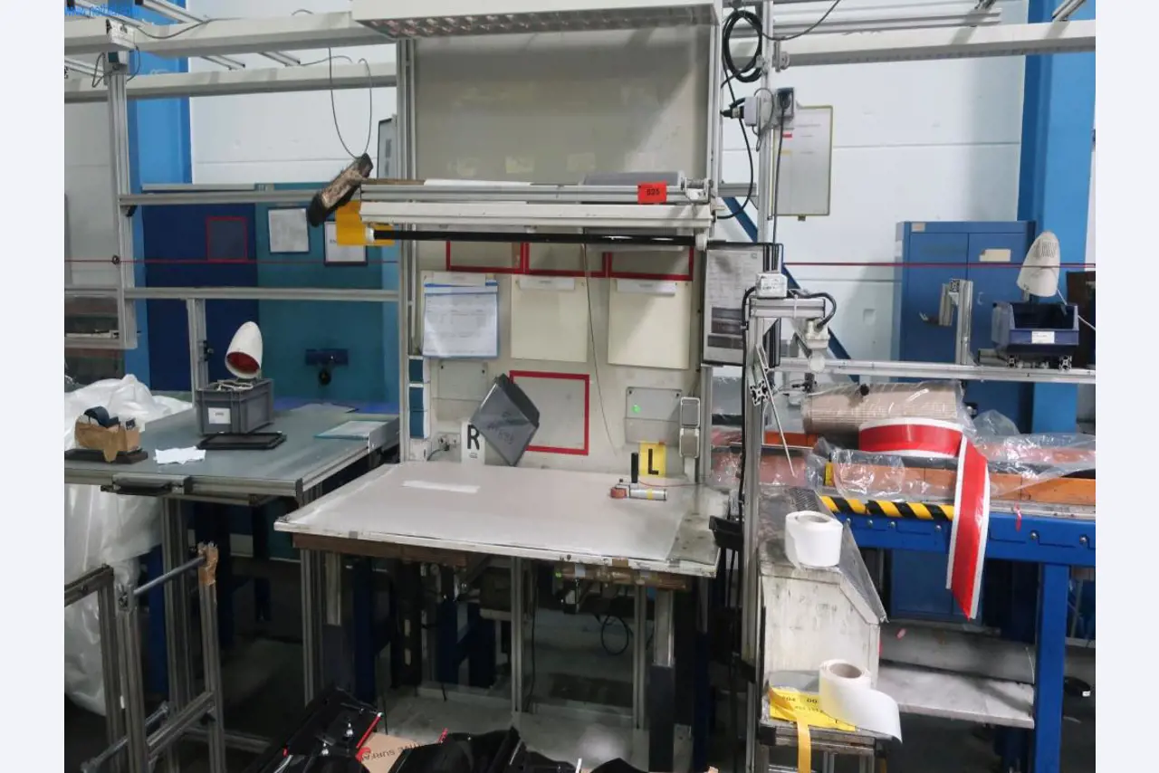 Stroje a technická zařízení v oblasti vstřikování plastů (1600 - 23000 kN)-1