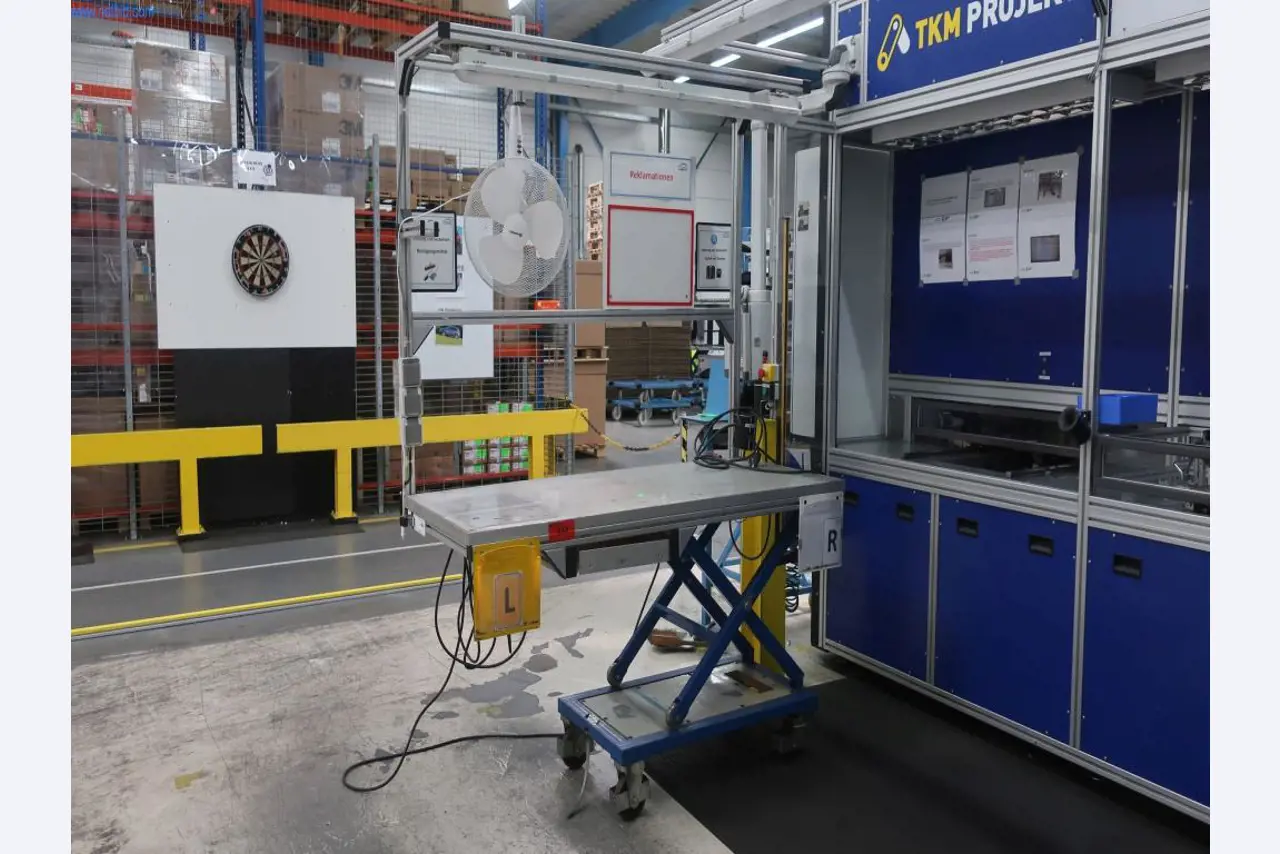 Stroje a technická zařízení v oblasti vstřikování plastů (1600 - 23000 kN)-1