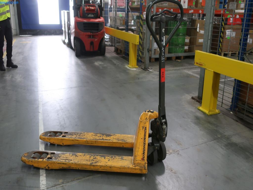 Máquinas y equipos técnicos en el ámbito del moldeo por inyección de plásticos (1600 - 23000 kN)-1