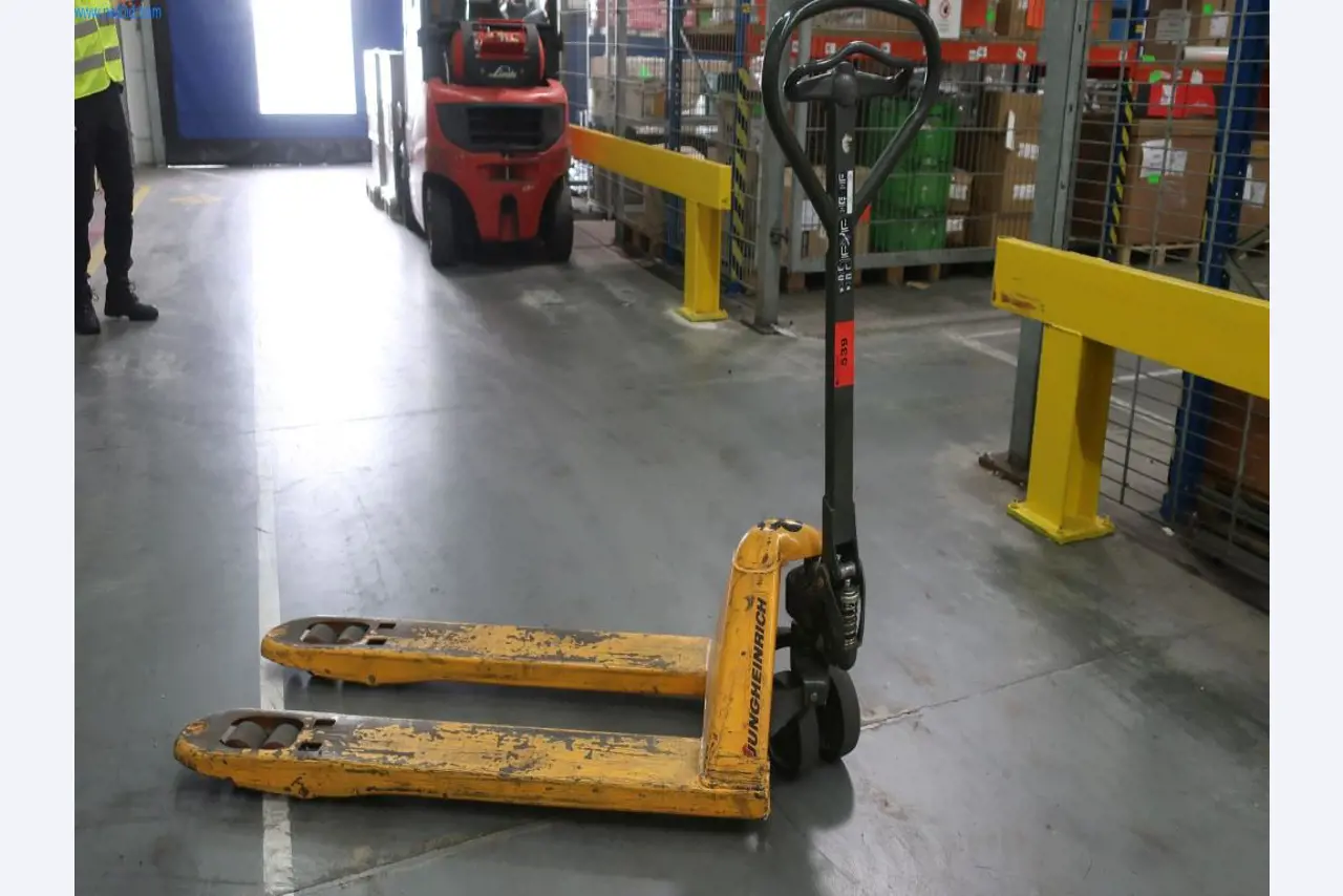 Máquinas y equipos técnicos en el ámbito del moldeo por inyección de plásticos (1600 - 23000 kN)-1