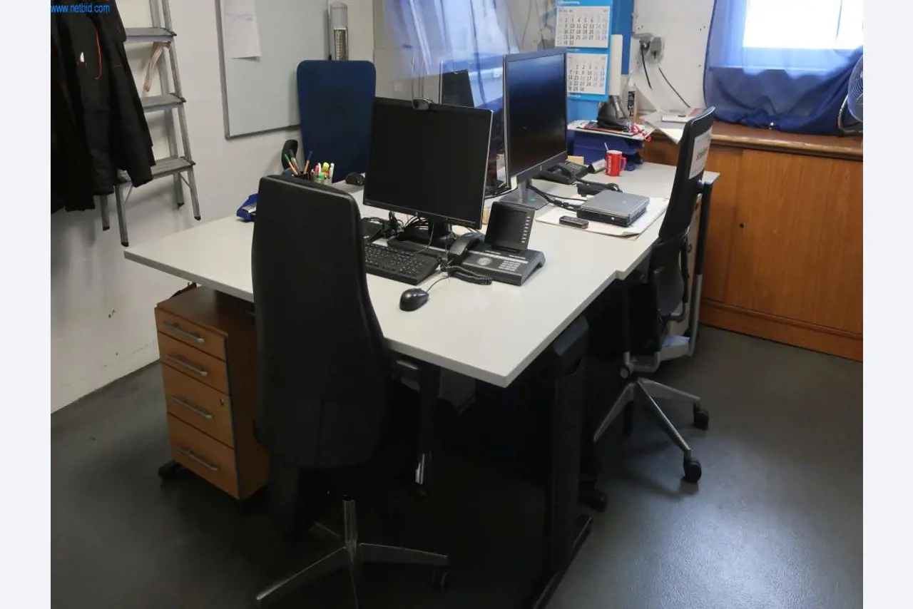 Stroje a technická zařízení v oblasti vstřikování plastů (1600 - 23000 kN)-1